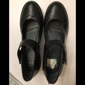 Dansko Dress Pump in black - excellent condition